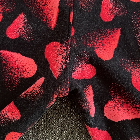 LuLaRoe Heart Print Leggings. One size - Picture 4 of 7